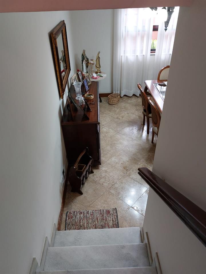 15 Escada acesso segundo andar.jpeg