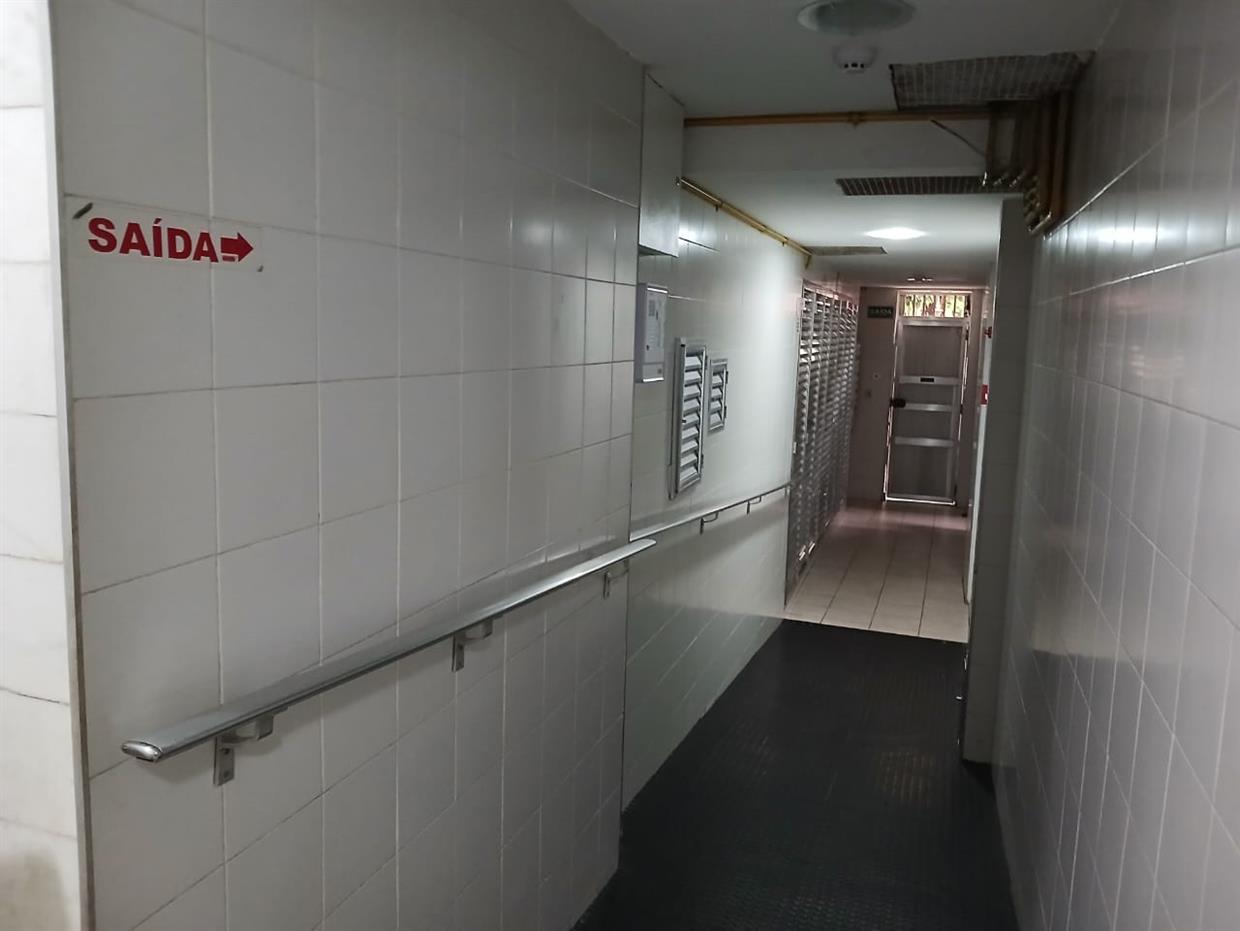 Saída de serviço do prédio.jpeg